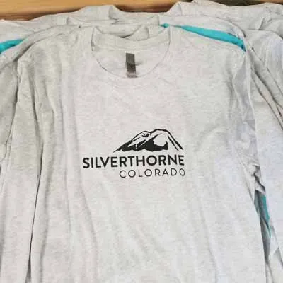 Silverthorne Colorado mountain print on a grey tee